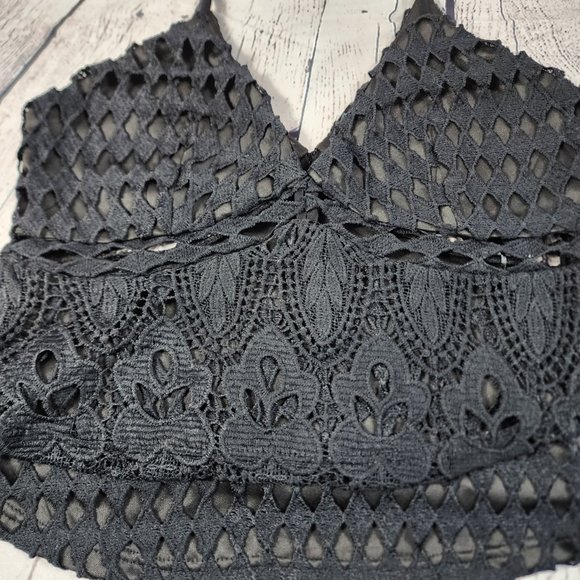 BLACK CROCHET BRALETTE RUFFLE TANK TOP - Picture 2 of 7